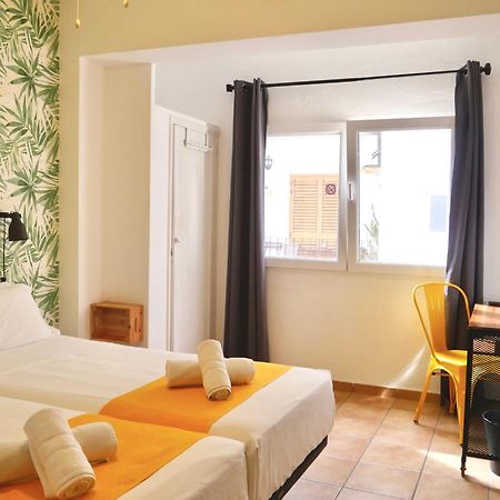 Nanit Rooms Ibiza Hostal Санта Еулалия дел Рио Екстериор снимка