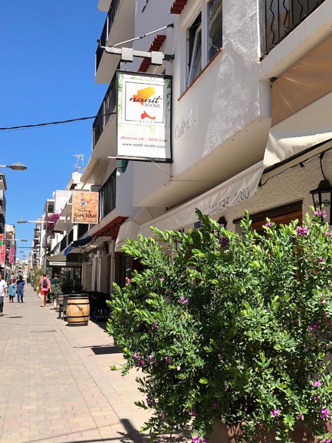 Nanit Rooms Ibiza Hostal Санта Еулалия дел Рио Екстериор снимка