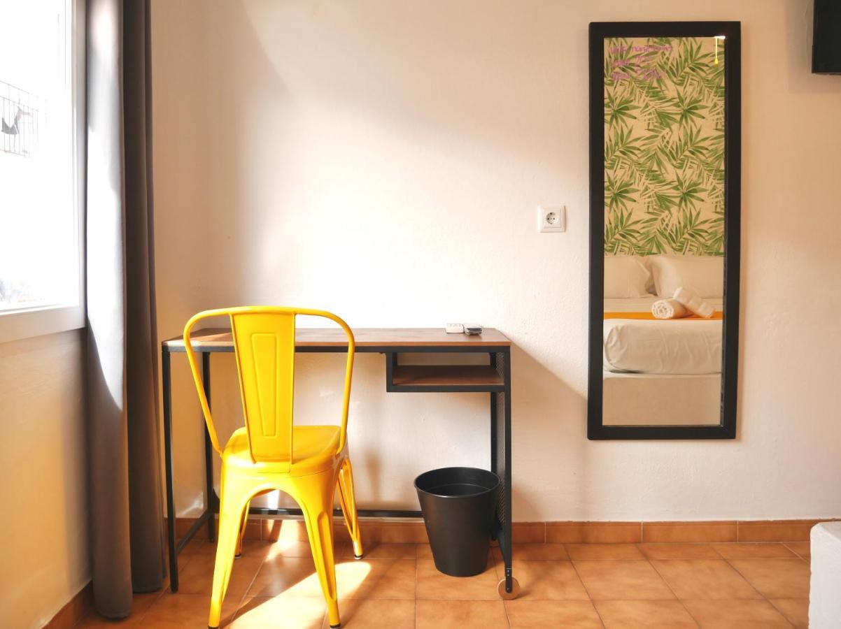Nanit Rooms Ibiza Hostal Санта Еулалия дел Рио Стая снимка