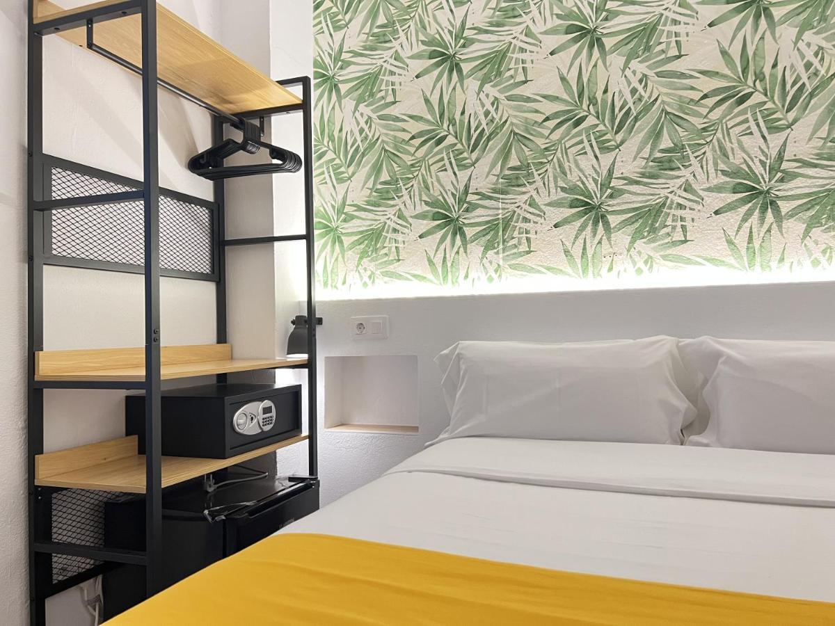 Nanit Rooms Ibiza Hostal Санта Еулалия дел Рио Екстериор снимка