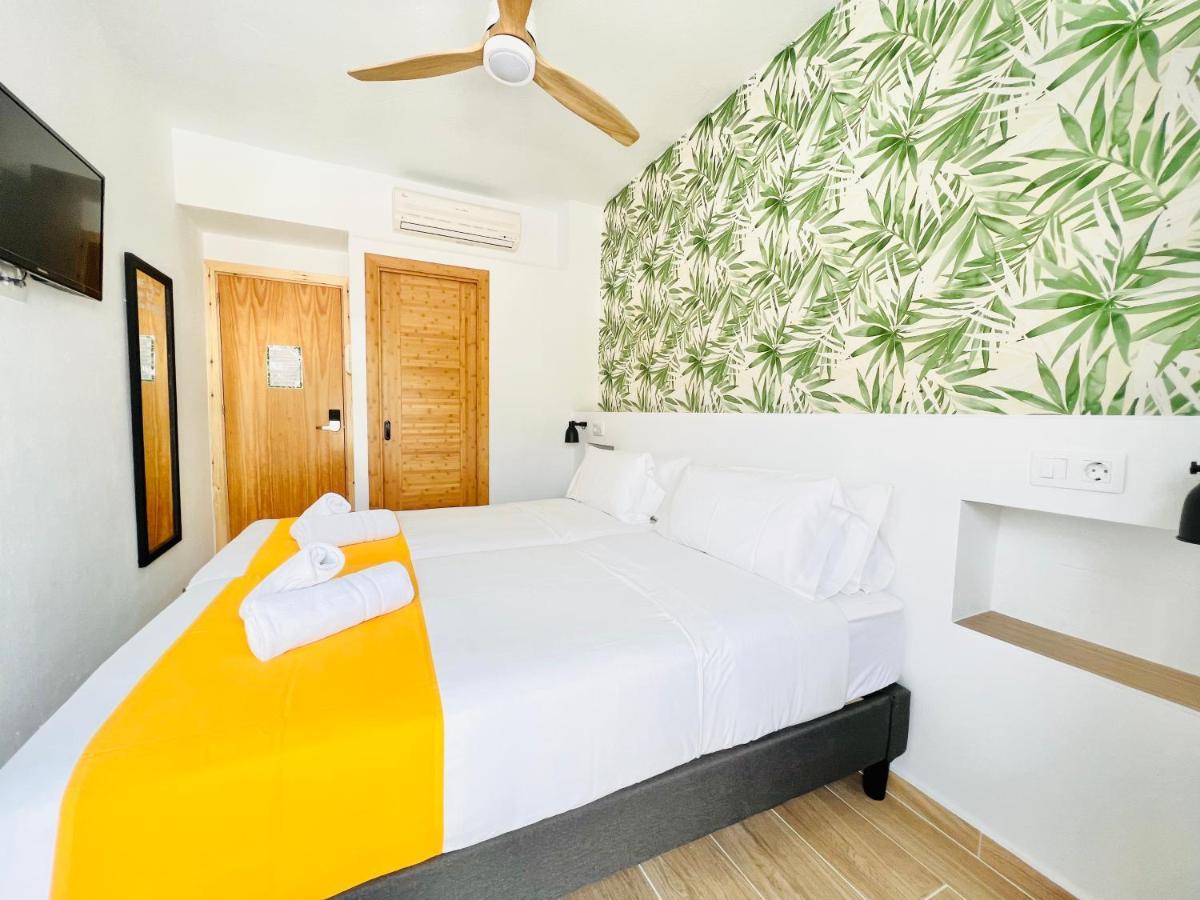Nanit Rooms Ibiza Hostal Санта Еулалия дел Рио Екстериор снимка