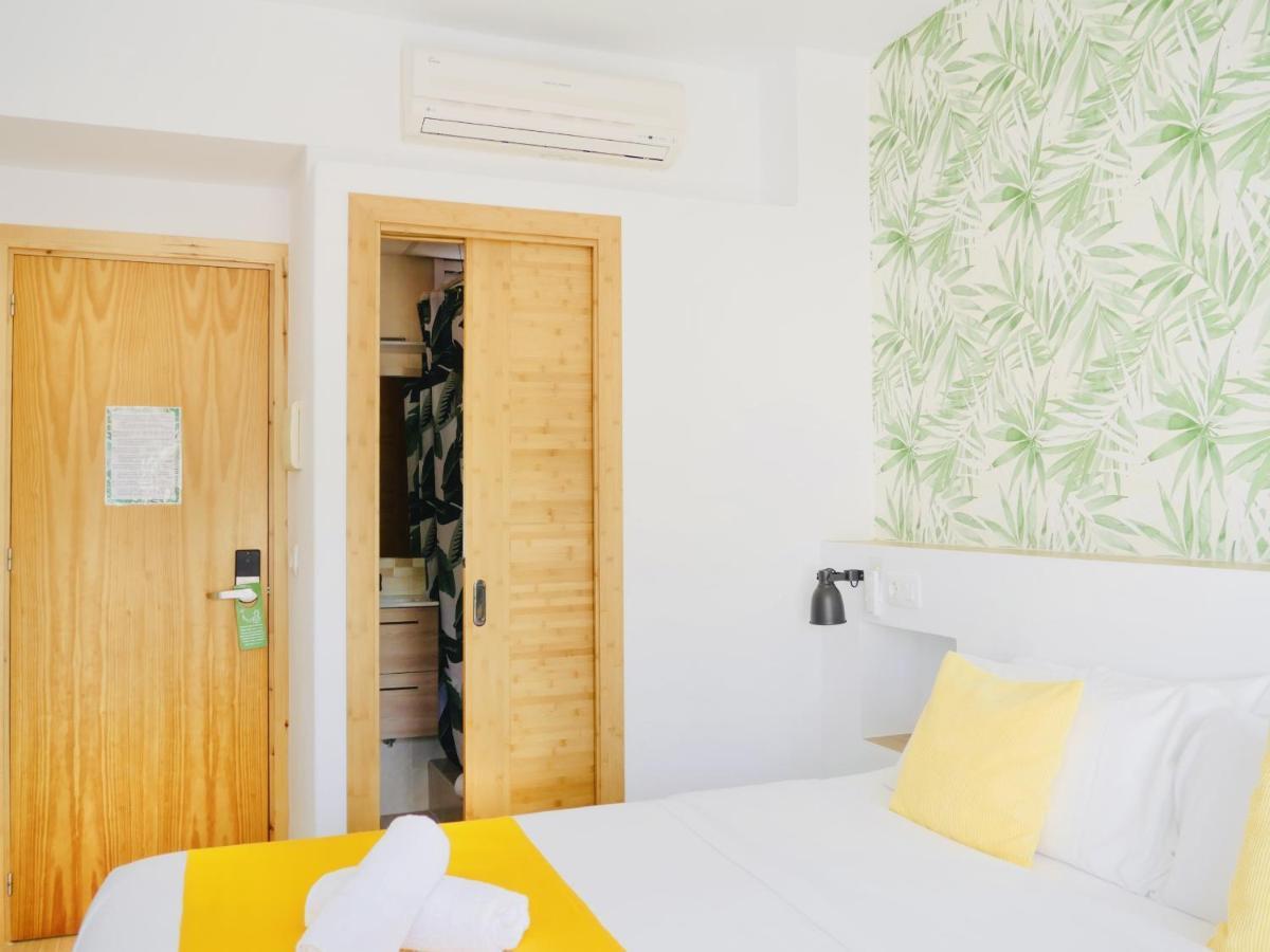 Nanit Rooms Ibiza Hostal Санта Еулалия дел Рио Екстериор снимка