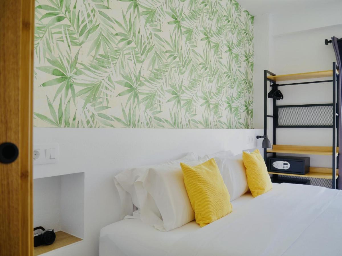 Nanit Rooms Ibiza Hostal Санта Еулалия дел Рио Екстериор снимка
