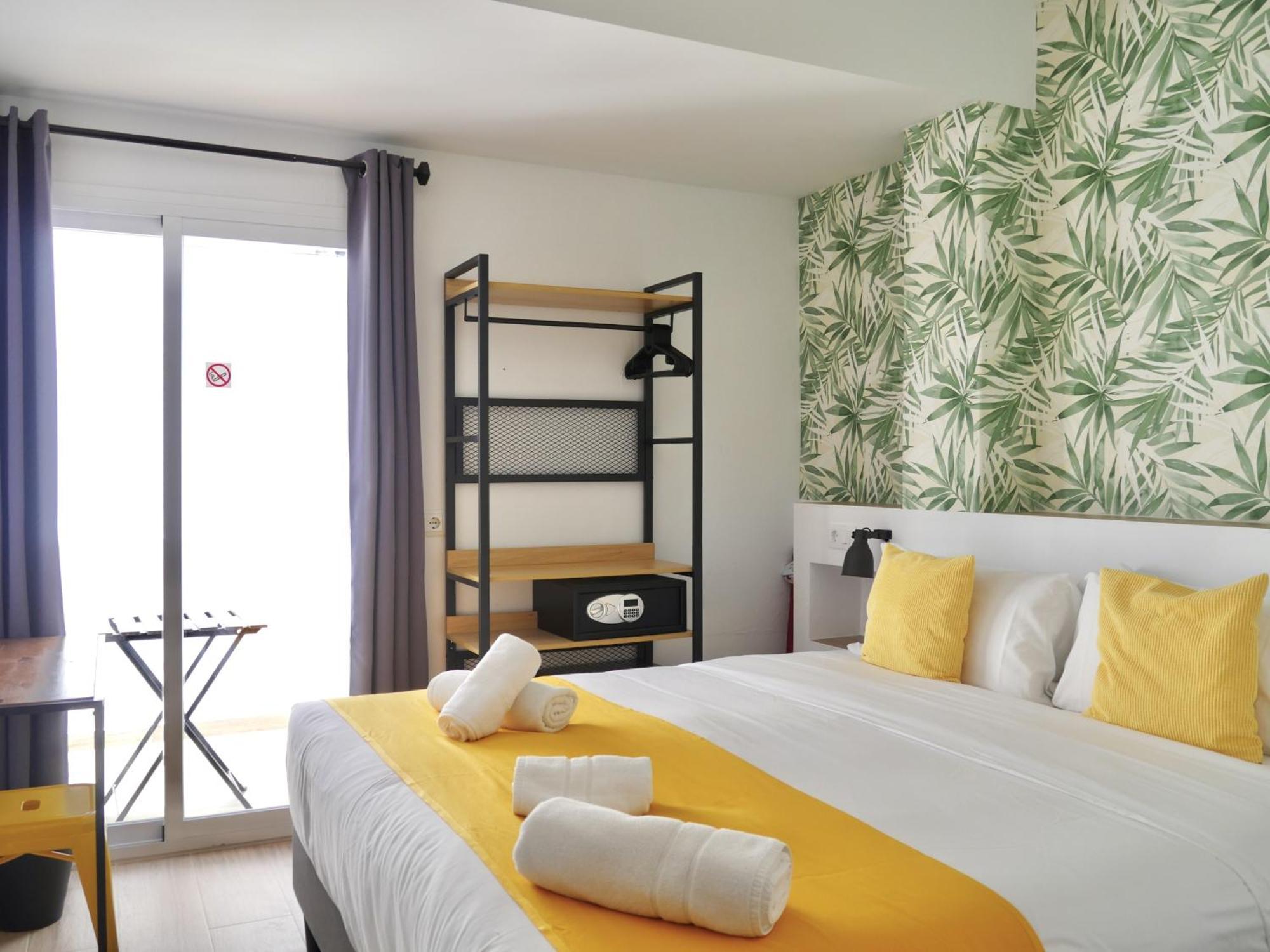 Nanit Rooms Ibiza Hostal Санта Еулалия дел Рио Стая снимка