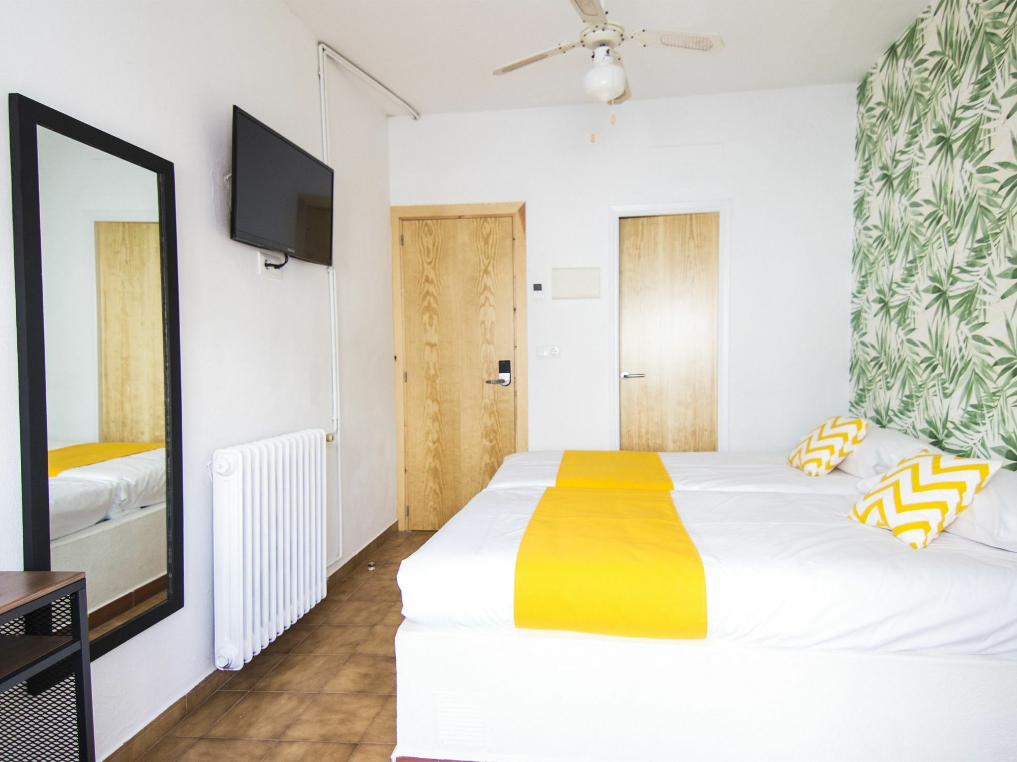 Nanit Rooms Ibiza Hostal Санта Еулалия дел Рио Екстериор снимка