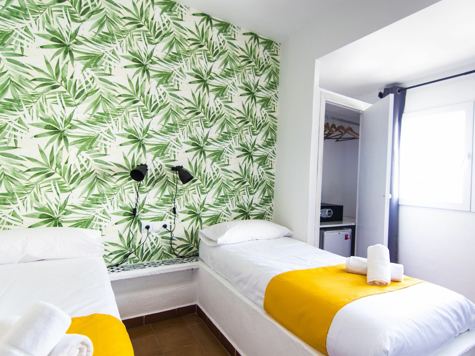 Nanit Rooms Ibiza Hostal Санта Еулалия дел Рио Екстериор снимка